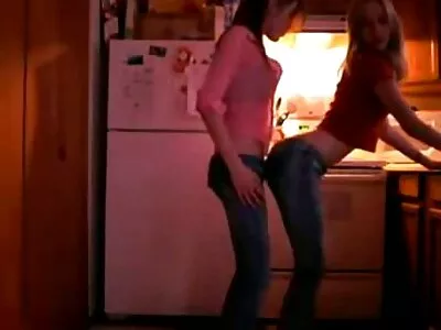Con đĩ tóc xù đi ủng cao đưa con cu của phim sex nhat ban hd khong che Danny vào sâu bên trong