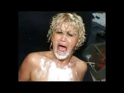 Insatiable Kendra Lynn cho một sâu thổi kèn và sex nhật hay không che được Hãy trong cô ấy miệng